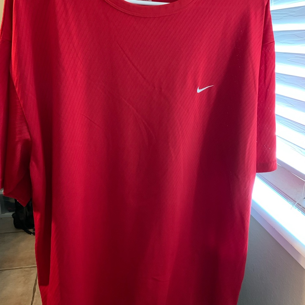 Men’s Nike Shirt!